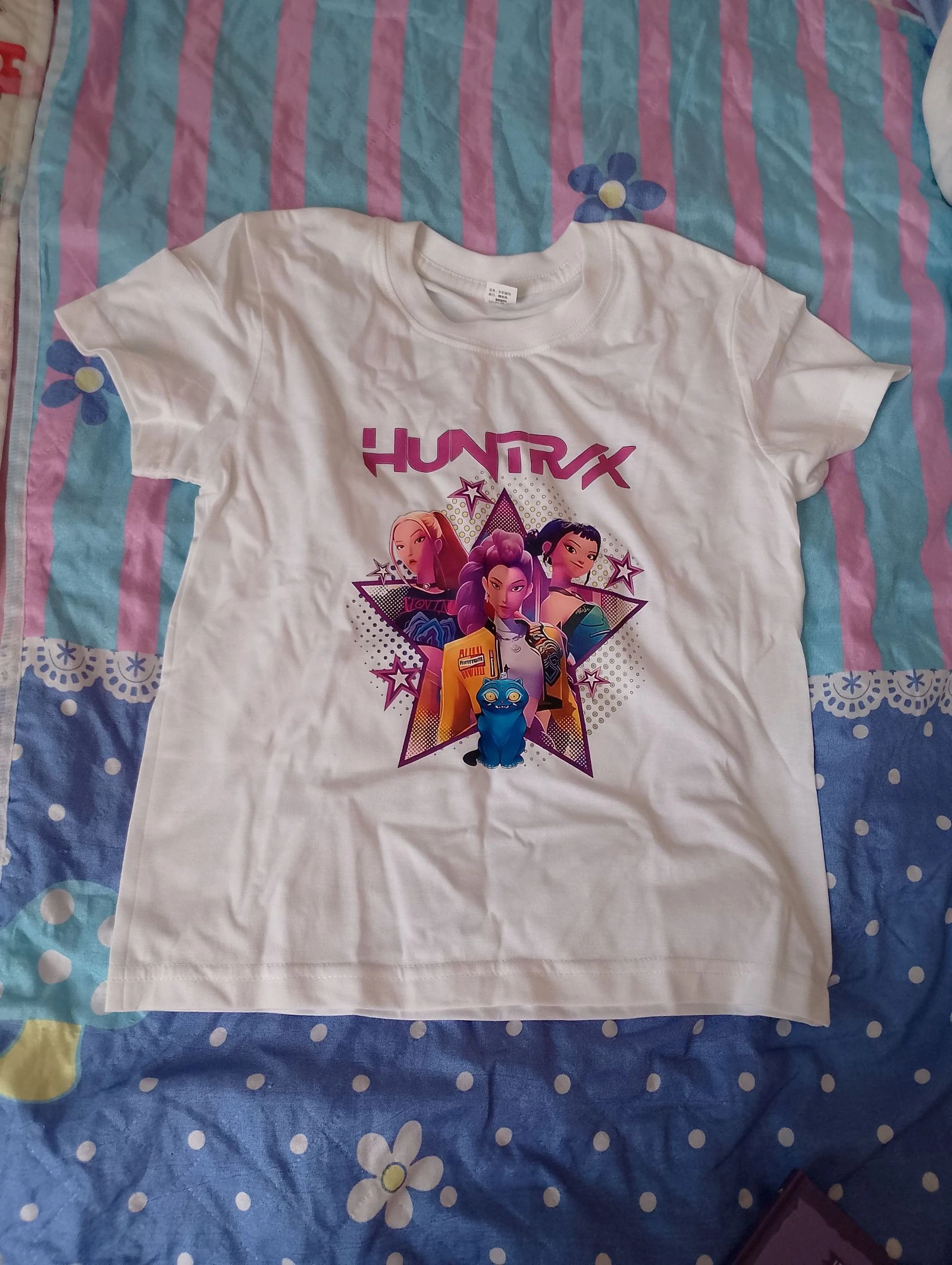 T-shirt enfant blanc Huntrix imprimé Kpop 6 - 8 ans neuf